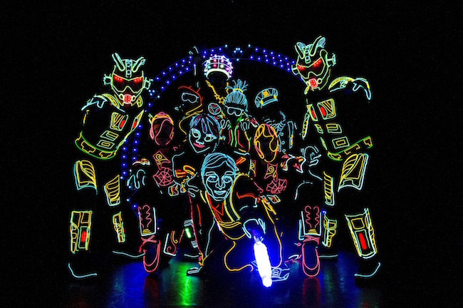 云顶国际剧院 ILUMINATE 闪光舞台表演