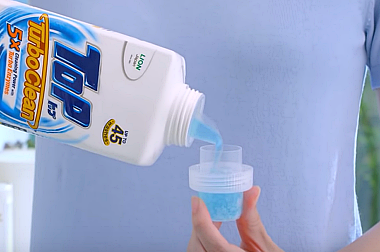 THIS NEW DETERGENT ONLY REQUIRES YOU TO USE A SMALL DOSE TO WASH YOUR CLOTHES