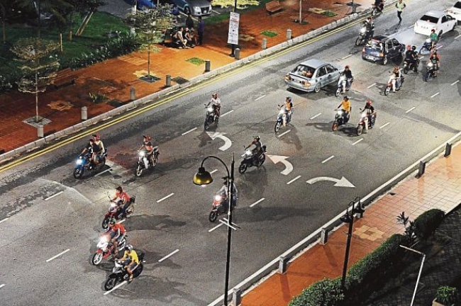 Mat Rempits Race To Be Legal In KL, Malaysia