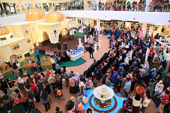 Quill City Mall Raya Kasih & Cinta CSR Initiative With Fattah Amin & Nur Fazura
