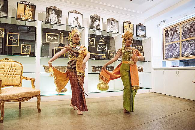 There’s An Exhibition In France That Shows Off Kelantan Most Beautiful Collection !