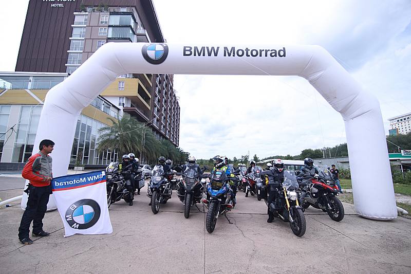 First Ever Exclusive Riding Event Overseas With BMW Superbikes