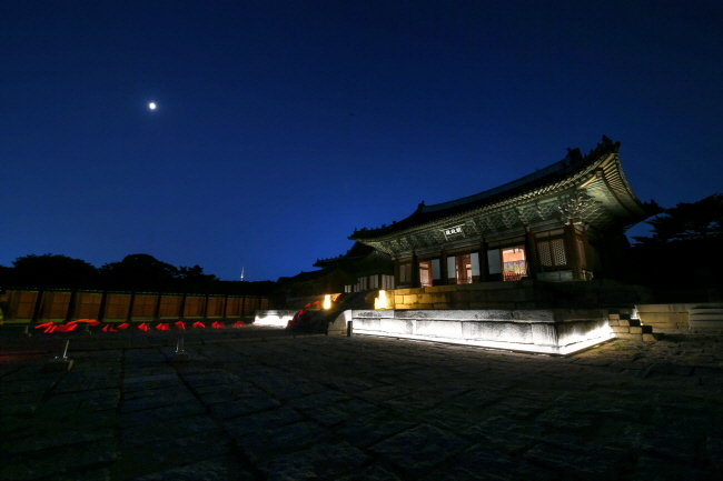 Changgyeonggung Palace Evening Admission Available in 2019