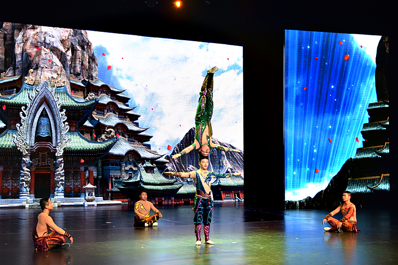 Glitzy spectacle IMAGINATRICKS welcomes new acts at Resorts World Genting!