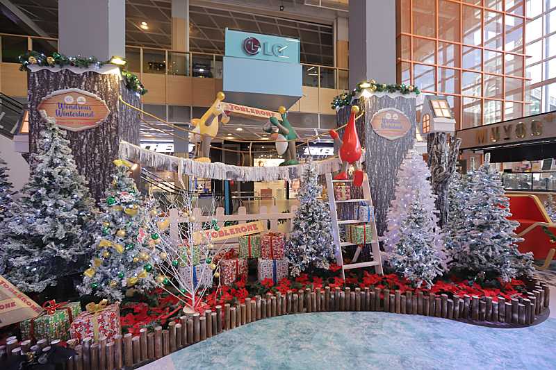 IPC Shopping Centre Brings ‘A Wondrous Winterland’ for a Double Celebration