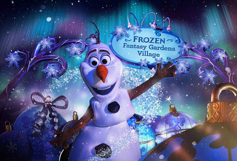 Experience a Frozen-themed Winter Wonderland during “A Disney Christmas” at Hong Kong Disneyland Resort