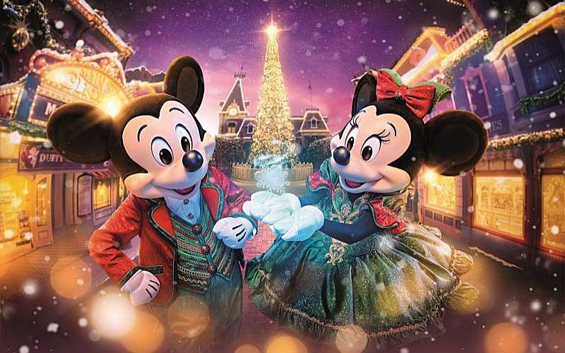 Experience a Frozen-themed Winter Wonderland during “A Disney Christmas” at Hong Kong Disneyland Resort