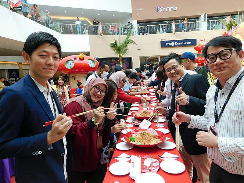 Mitsui Outlet Park Klia Sepang Presents Contest Winners With A Car Each 