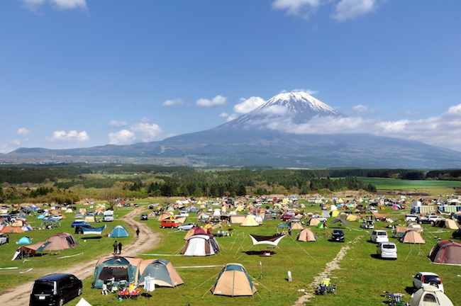 KAWS HOLIDAY 即将到日本富士山下露营！