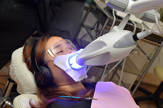 Pairing Teeth Whitening With Spa Treatment – Now That’s A First!