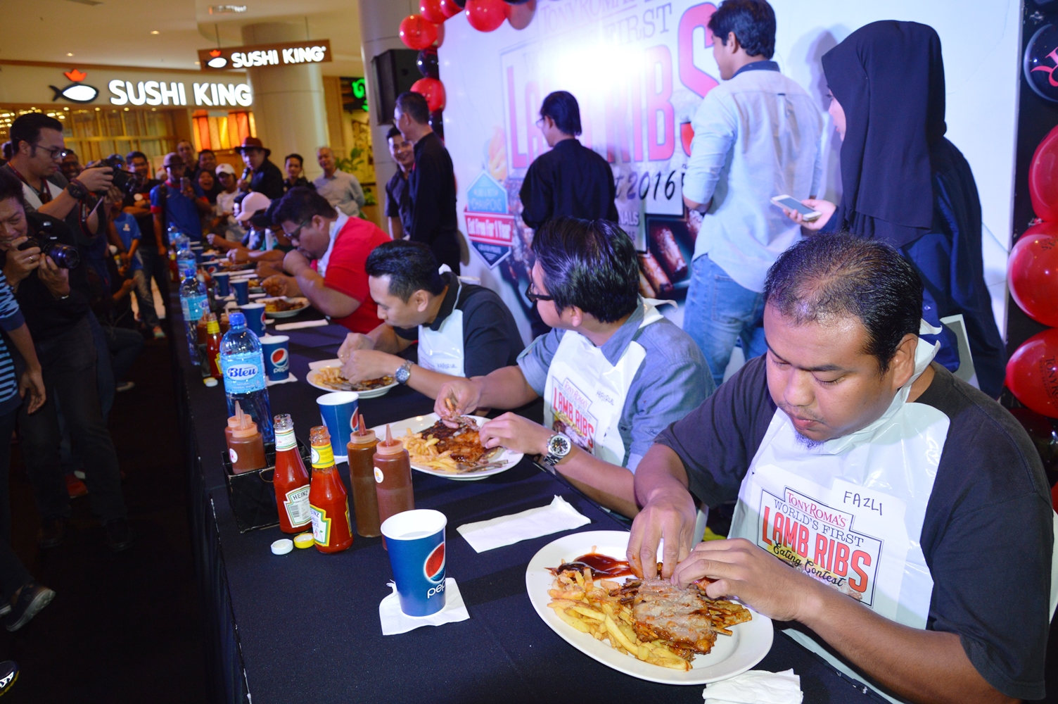  Tony Roma’s crowns champs of TR’s world first Lamb Ribs-Eating Contest