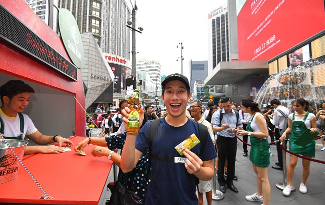 Somersby Cider’s Giant Apples Unveil #MagicMoments!