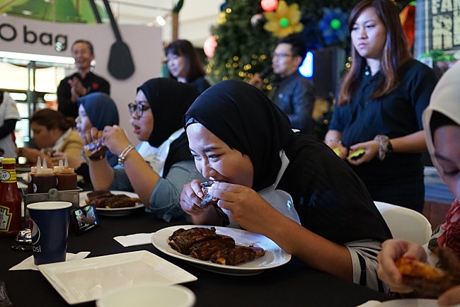 TONY ROMA’S Ribs-Eating Contest Gets Into Malaysia Book Of Records!