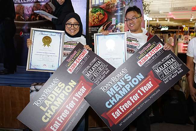 TONY ROMA’S Ribs-Eating Contest Gets Into Malaysia Book Of Records!