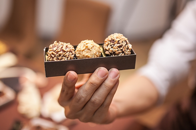 9 Questions About Chocolate With Our Favourite Magnum Ice Cream!