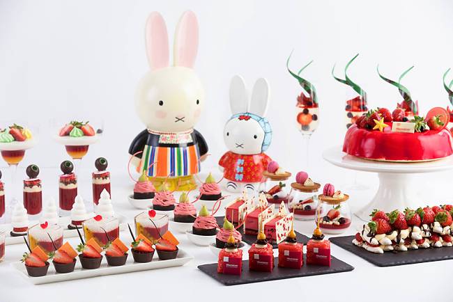 A Hotel In Seoul Offers Buffet That’s ‘All About Strawberries’!