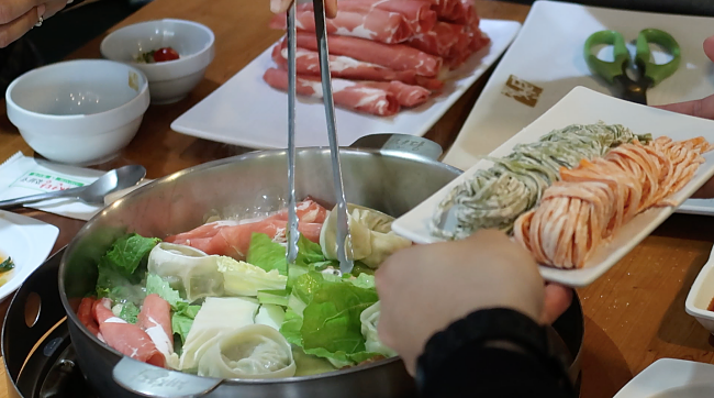 We Had Chaesundang Shabu-Shabu In Gangneung, Gangwon Province!