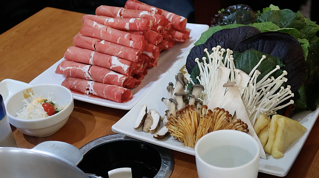 We Had Chaesundang Shabu-Shabu In Gangneung, Gangwon Province!