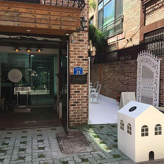 Hidden Gem: Yeonnam-Dong Café 239-20 In Seoul!