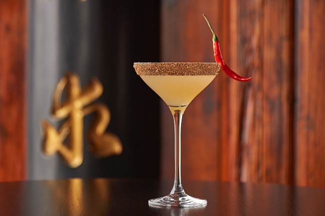 Hutong at One Peking Reveals New “Hidden” Lounge Bar, Unique Chilli-Infused Cocktails and New Line Up of Signature Dishes