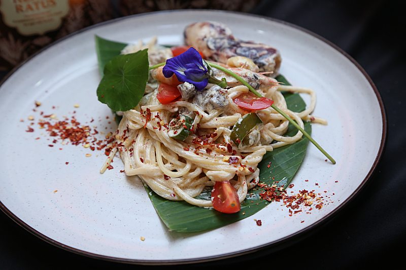 How To Make Tea-Flavoured Creamy Seafood Pasta