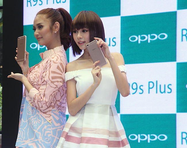 OPPO R9s Plus Unveiled By Local Celebrities Min Chen And Ayda Jebat