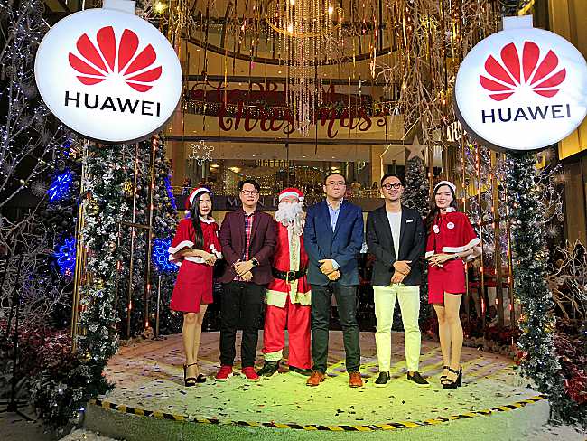 Huawei Brings “Snow’ to Celebrate Christmas in Malaysia