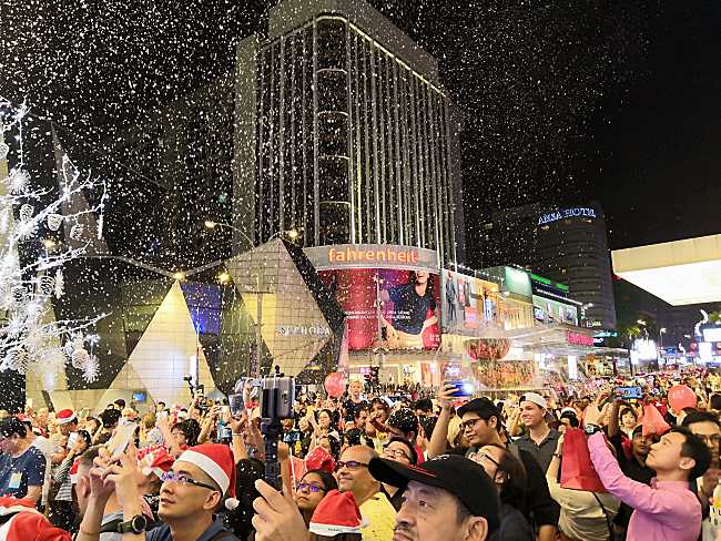 Huawei Brings “Snow’ to Celebrate Christmas in Malaysia