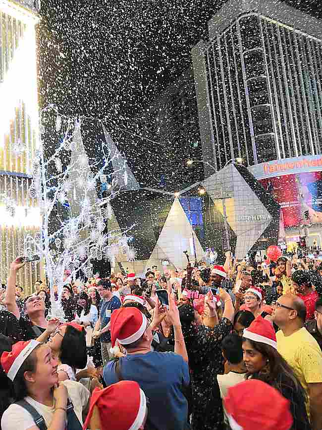 Huawei Brings “Snow’ to Celebrate Christmas in Malaysia