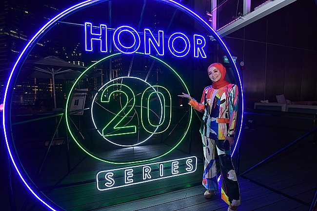 Mira Filzah Makes Her Debut as HONOR’s Wonder Girl at the HONOR 20 Series Launch 