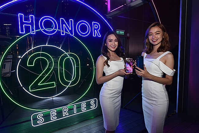 Mira Filzah Makes Her Debut as HONOR’s Wonder Girl at the HONOR 20 Series Launch 