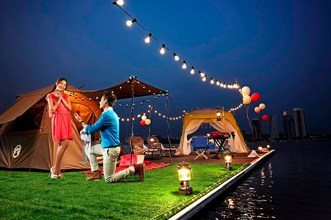 Outdoor marriage proposal
