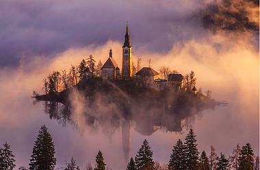 STUNNING SUNRISE AT LAKE BLED IN SLOVENIA