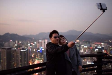10 LANDMARKS THAT BANS SELFIES!