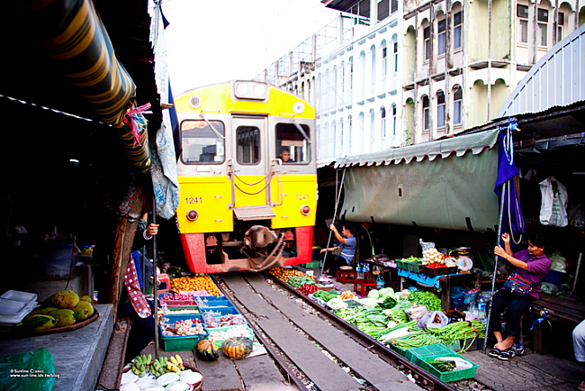 Maeklong Train Market