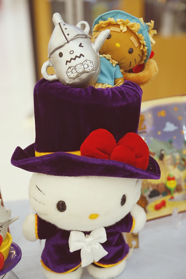 The Journey To Hello Kitty In Oz Begins!