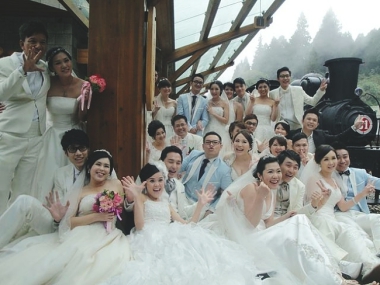 TONS OF COUPLES ARE GETTING MARRIED UNDER THIS SACRED TREE IN TAIWAN THIS OCTOBER!