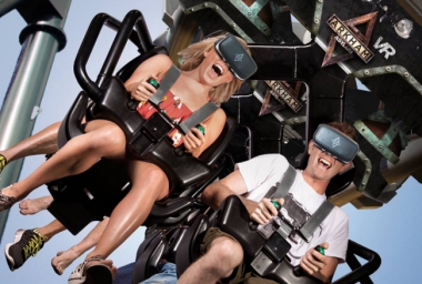FIRST VIRTUAL REALITY COASTER EXPERIENCE!
