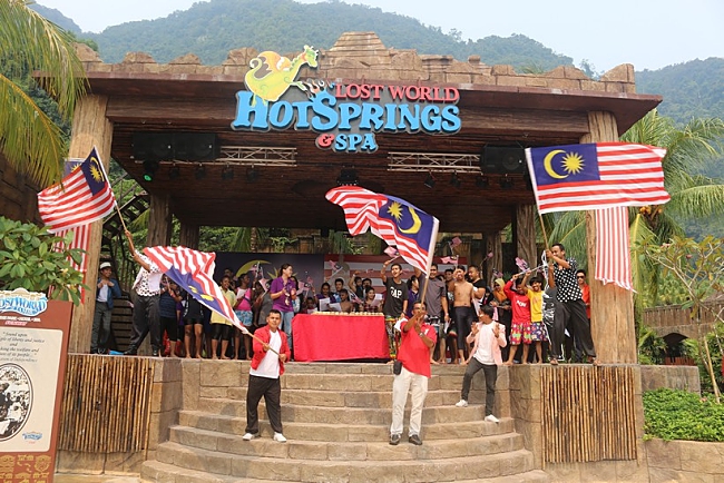 Lost World Of Tambun Celebrates The Colours Of Malaysia!