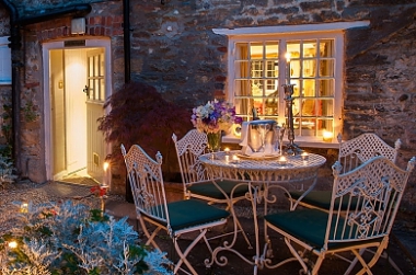 A GOOD VALENTINE’S HIDEAWAY AT THE GLORIOUS COUNTRYSIDE!