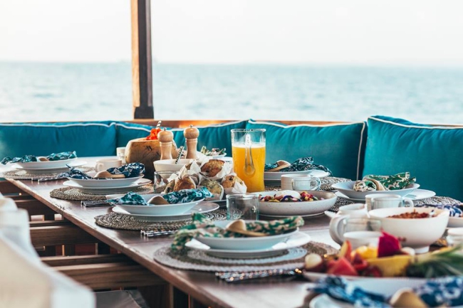 5 Reasons Why You Should Book This Luxurious Phinisi Yacht For Your Next Vacay!