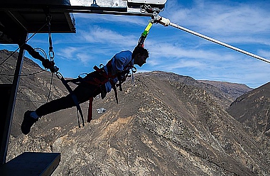 NEW ZEALAND BUNGY PIONEER UNVEILS WORLD-FIRST CATAPULT EXPERIENCE