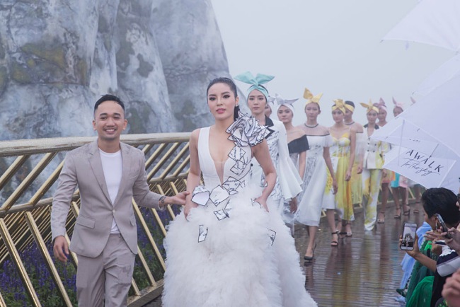 Have You Seen These Giant Hands Bridge In Vietnam?