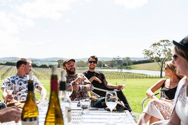 ENJOY 3 DAYS IN THE ADELAIDE HILLS SIPPING WORLD-FAMOUS WINE OVERLOOKING ROLLING HILLS AND LUSH VALLEYS.