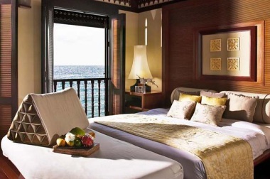 6 DESTINATIONS WHERE YOU CAN SCORE A BREAK FROM THE FOOTBALL MADNESS!