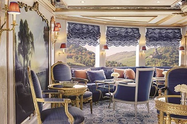 STAYING IN A LUXURIOUS FLOATING BOUTIQUE HOTEL IS SOMETHING YOU’D WANT TO DO IN 2019!
