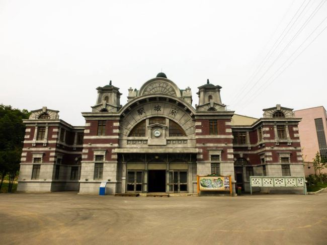This Themepark Is One Of The Largest Filming & TV Studio Sets In Korea!