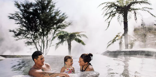 4 Hot Pools To Visit In New Zealand!