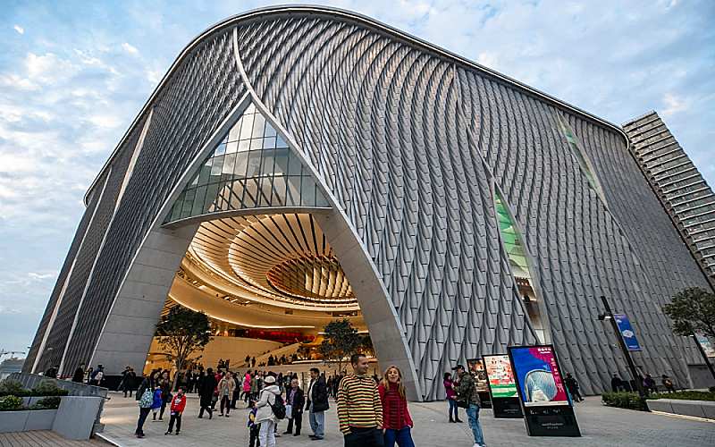 THIS CENTRE IN HONG KONG LET’S YOU EXPERIENCE CANTONESE OPERA WITH ENGLISH SUBTITLES! 