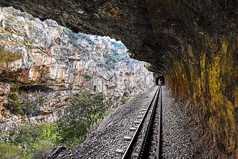 3 Fascinating Train Journeys To Experience In Greece!